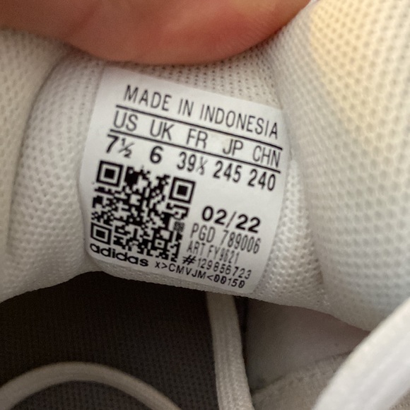 EUC all white adidas RUNFALCON 2.0 sneakers - Picture 7 of 7